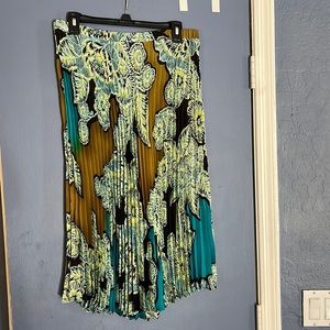 Investments Beautiful Floral Pleated Large Skirt Elastic Wasit Good Condition